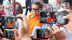 Sekretaris Jenderal DPP Partai Demokrasi Indonesia Perjuangan (PDIP), Hasto Kristiyanto tiba untuk menjalani pemeriksaan di Gedung Merah Putih Komisi Pemberantasan Korupsi (KPK), Jakarta, Rabu (26/2/2025). (Liputan6.com/Herman Zakharia)