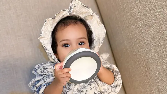 Momen Zaskia Sungkar Akhirnya Ungkap Wajah Baby Humaira ke Publik. (instagram/zaskiasungkar15)