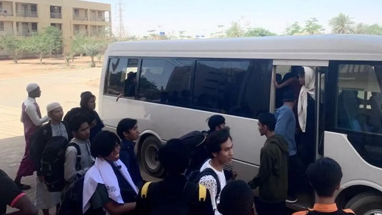 Evakuasi tahap satu warga negara Indonesia (WNI) dari Sudan mencakup 538 WNI, yang terdiri dari 273 perempuan, 240 laki-laki, dan 25 balita. (Dok. Kemlu RI)