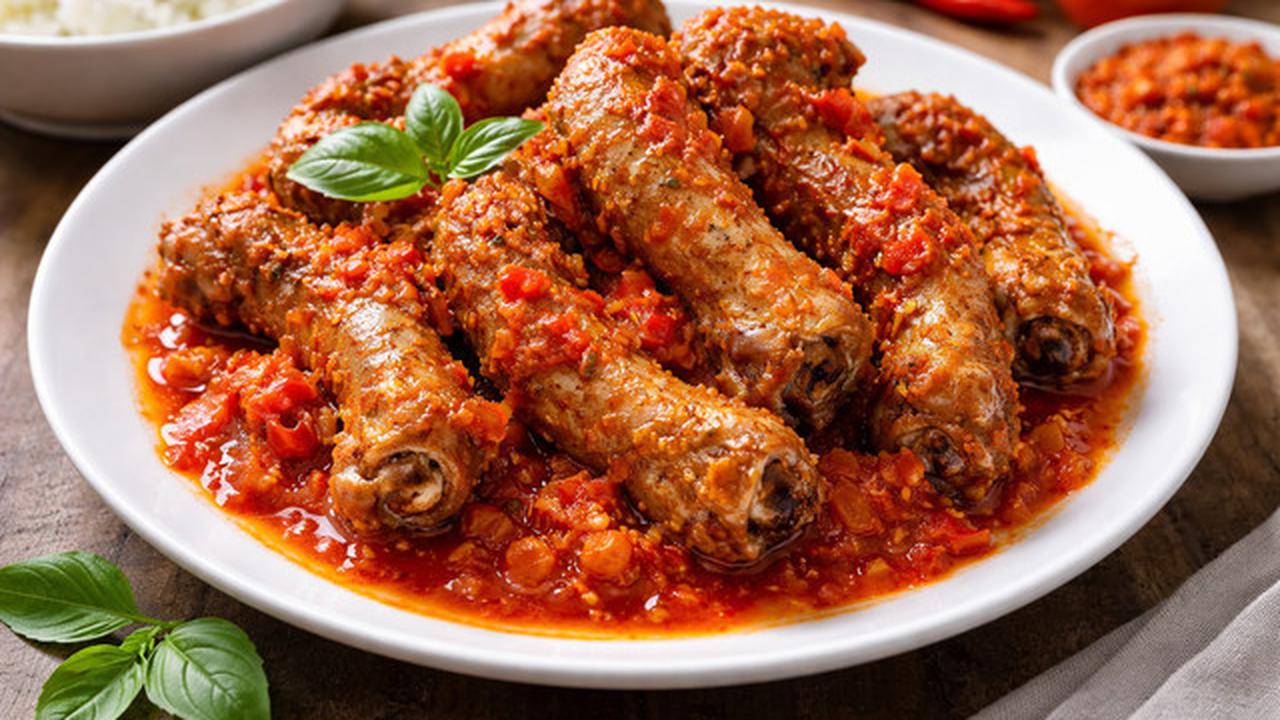 5 Resep Leher Ayam Balado, Lauk Pedas Favorit di Rumah