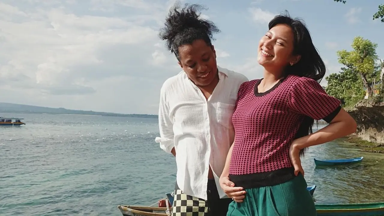Indah Permatasari pamer baby bump