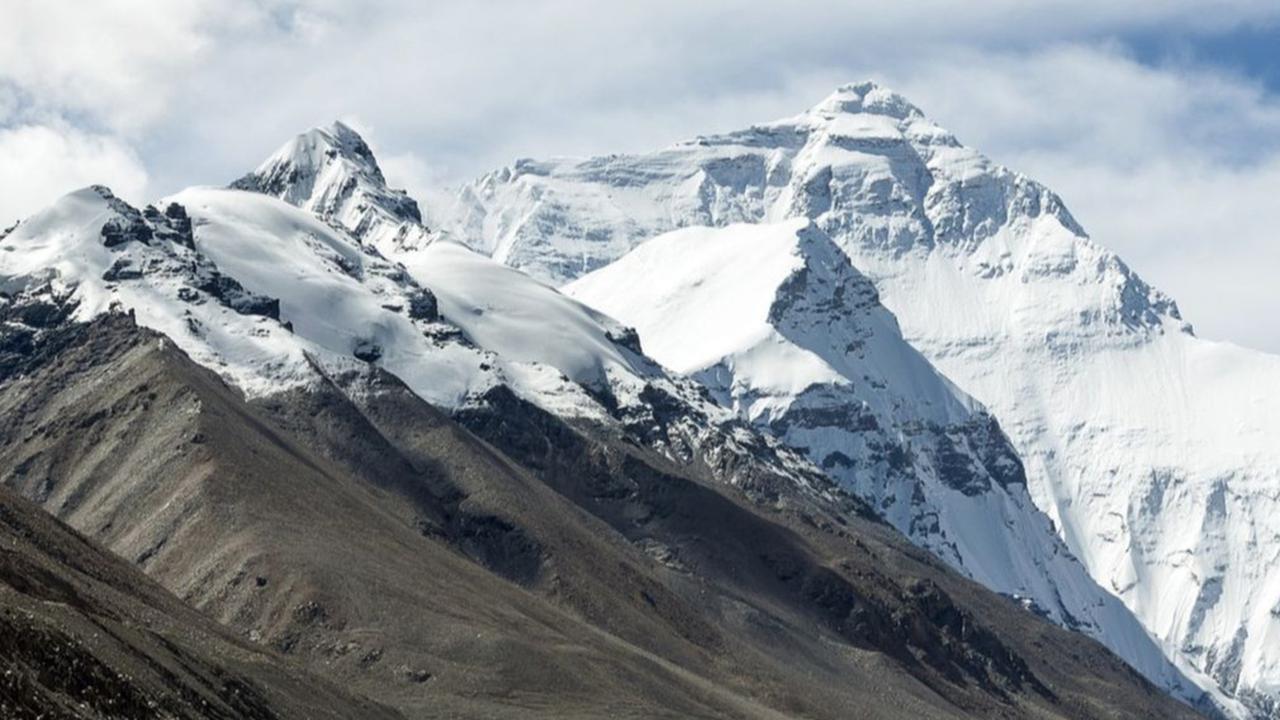 Ilmuwan Ungkap Gunung Everest Bertambah Tinggi Sampai 50 Meter, Ternyata Ini Penyebabnya