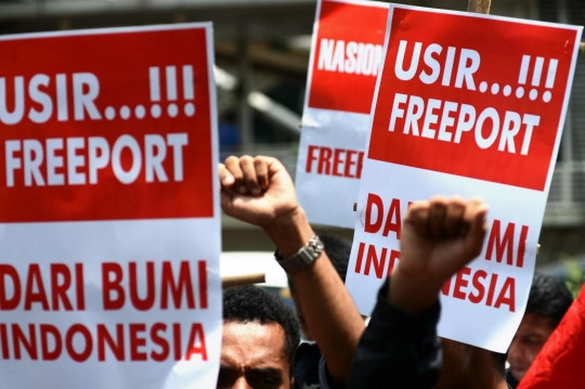 Tuntut nasionalisasi, aktivis geruduk kantor Freeport