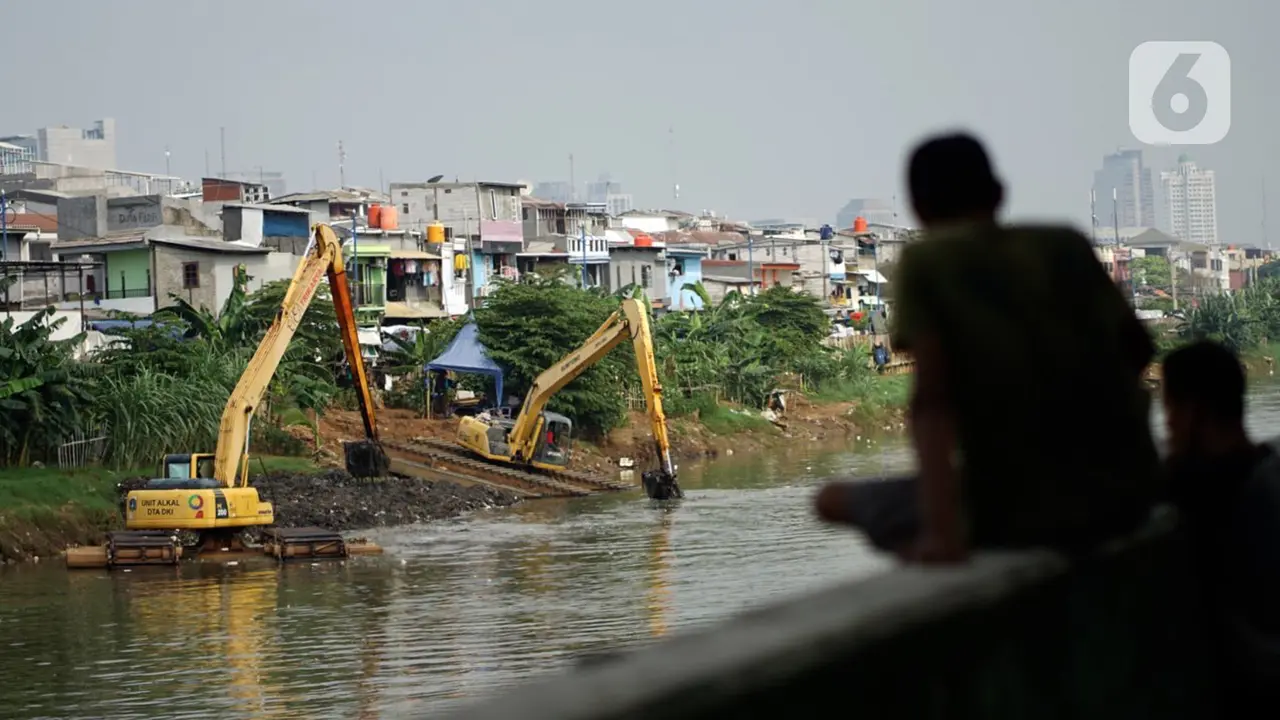 Alat Berat Dikerahkan untuk Atasi Pendangkalan Kanal Barat
