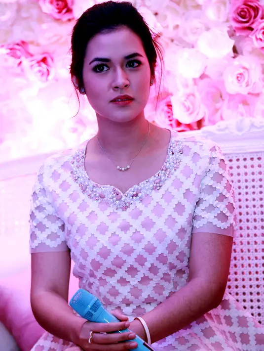 "Yang penting percaya diri, karena wanita Indonesia kecantikannya sangat beragam. Banyak etnis dan backkground berbeda. Pokoknya jadilah diri sendiri dan percaya sama proses. “ ungkap Raisa. (Wimbarsana/Bintang.com)