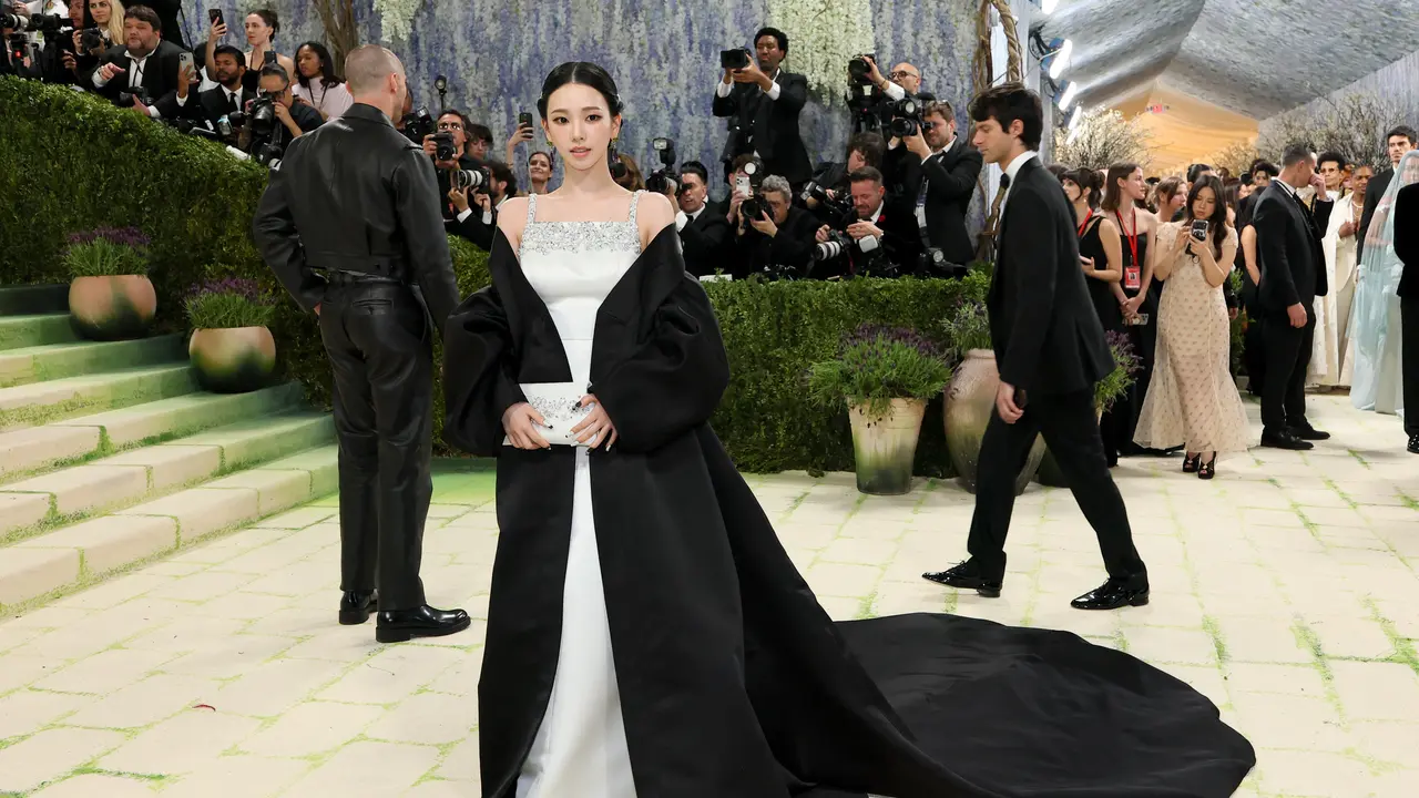 Insiden Fotografer Panggil Karina aespa Sebagai Jisoo Saat Berpose di Met Gala 2026