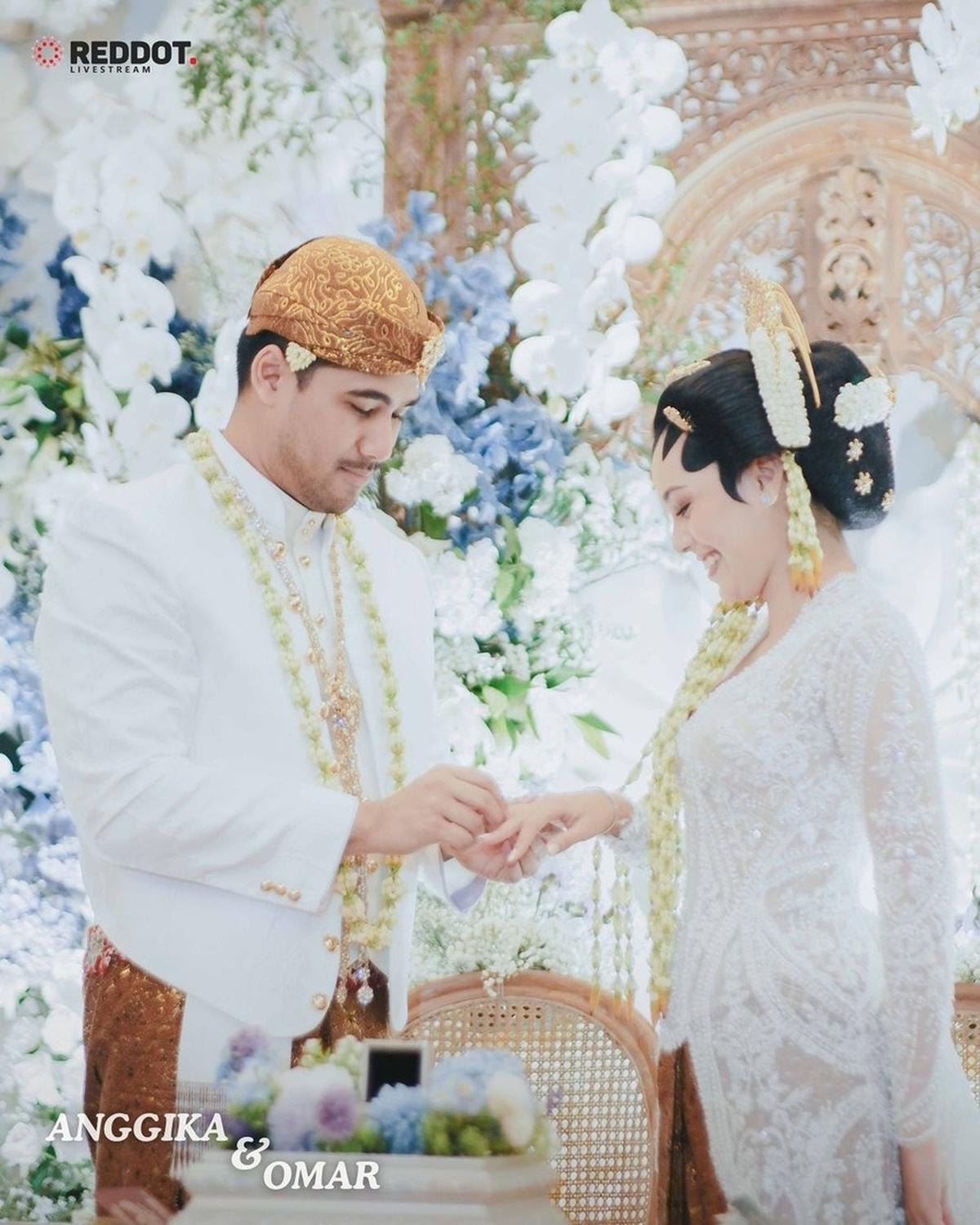 8 Potret Akad Nikah Anggika Bolsterli dan Omar Armandiego, Mas Kawin Uang Swiss - Pengantin Cantik Manglingi