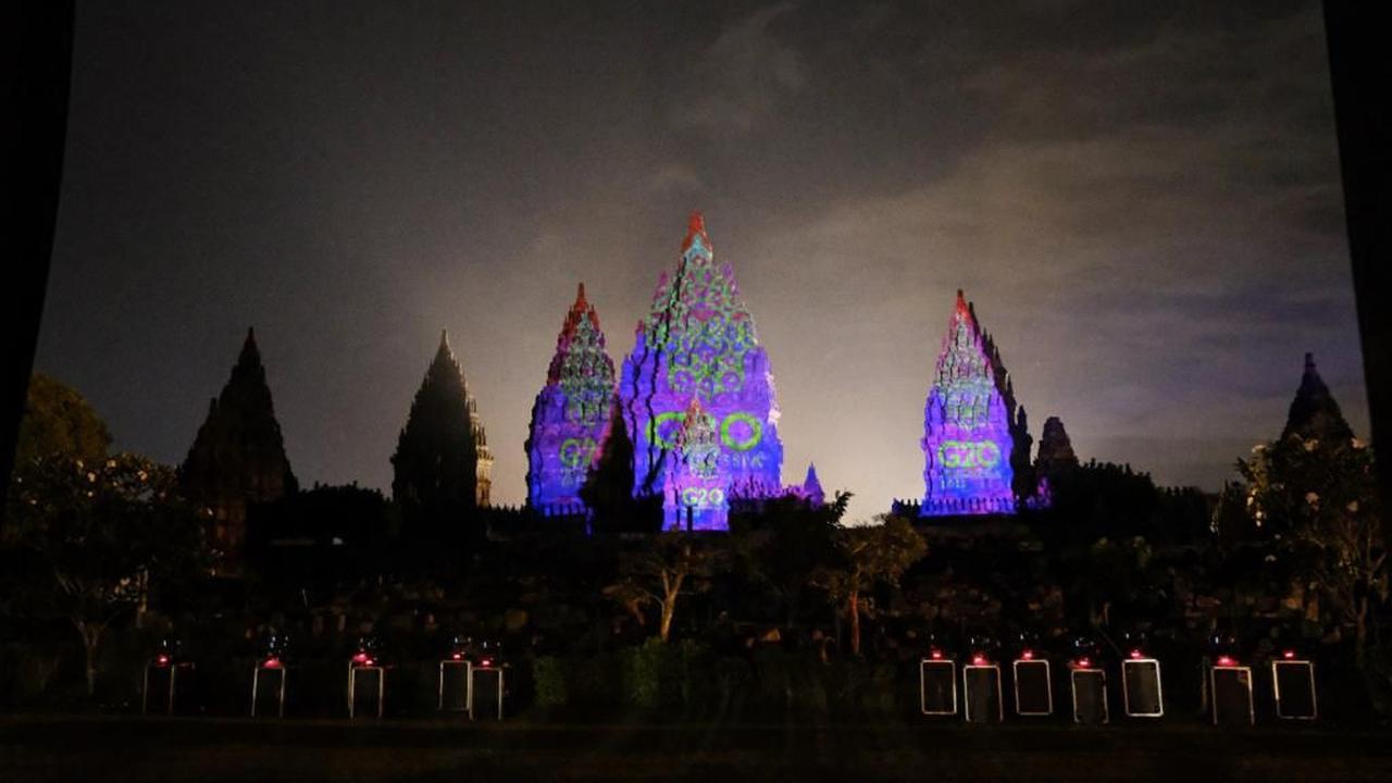 Dalam Pertemuan ketiga Sherpa G20, Menteri Koordinator Bidang Perekonomian Airlangga Hartarto mengajak seluruh delegasi menikmati keragaman budaya Indonesia di Pelataran Wisnu di Candi Prambanan. (Dok Kemenko Perekonomian)