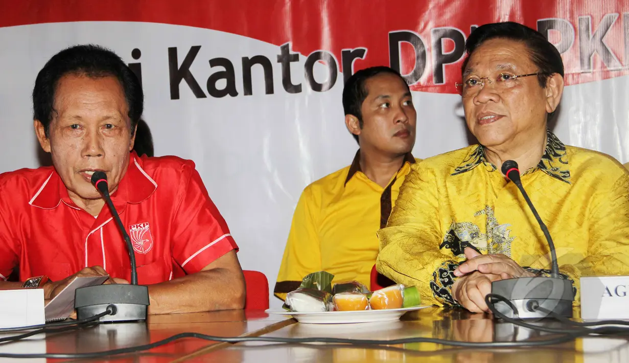 Konferensi pers Sutiyoso dan Agung Laksono di kantor DPP PKPI, Jakarta, Rabu (18/3/2015). Agung Laksono beserta rombongan melakukan safari politik kepada partai pendukung pemerintah. (Liputan6.com/Helmi Afandi)