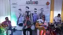 ADA Band tampil saat rilis album ke-13 di kawasan Cikini, Jakarta, Rabu (23/3). Album ke 13 Ada Band diberi judul "Chemistry" yang merangkum 10 singel terbaru. (Liputan6.com/Herman Zakharia)