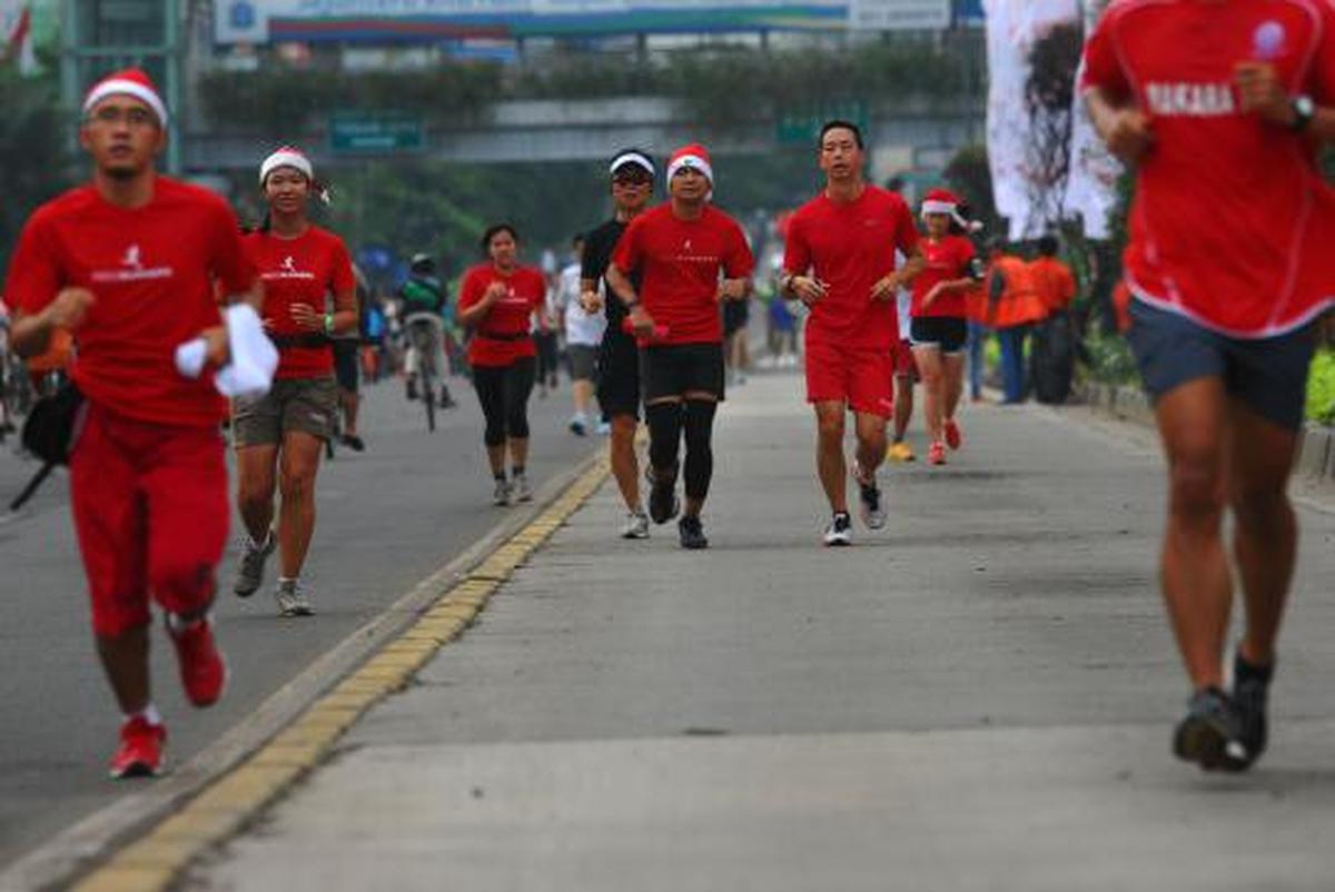 Sambut damai Natal dengan lari pagi bertopi 'Santa Claus'