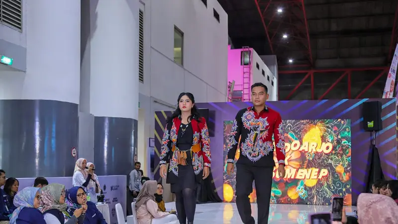Fashion Show Sita Perhatian Pengunjung Job Fair Nasional 2023 Kemnaker di Kemayoran