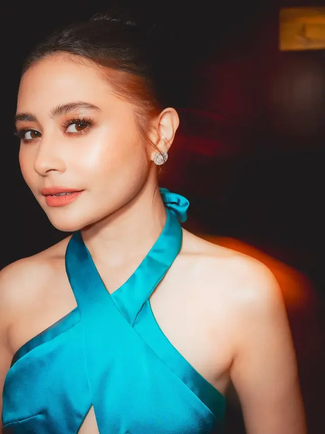 6 Potret Anggun Prilly Latuconsina di Premiere Film Terbaru, Tampil Percaya Diri dengan Tubuh yang Makin Ramping
