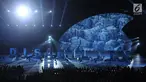 Salah satu koreografi yang ditampilkan pada malam pembukaan Asian Para Games 2018 di Stadion Utama Gelora Bung Karno, Jakarta, Sabtu (6/10). Asian Para Games 2018 berlangsung 6-13 Oktober. (Liputan6.com/Helmi Fithriansyah)