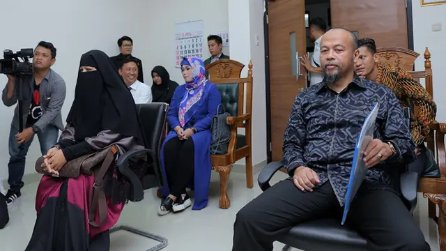 [Bintang] Dian Rositaningrum (Istri Opick)