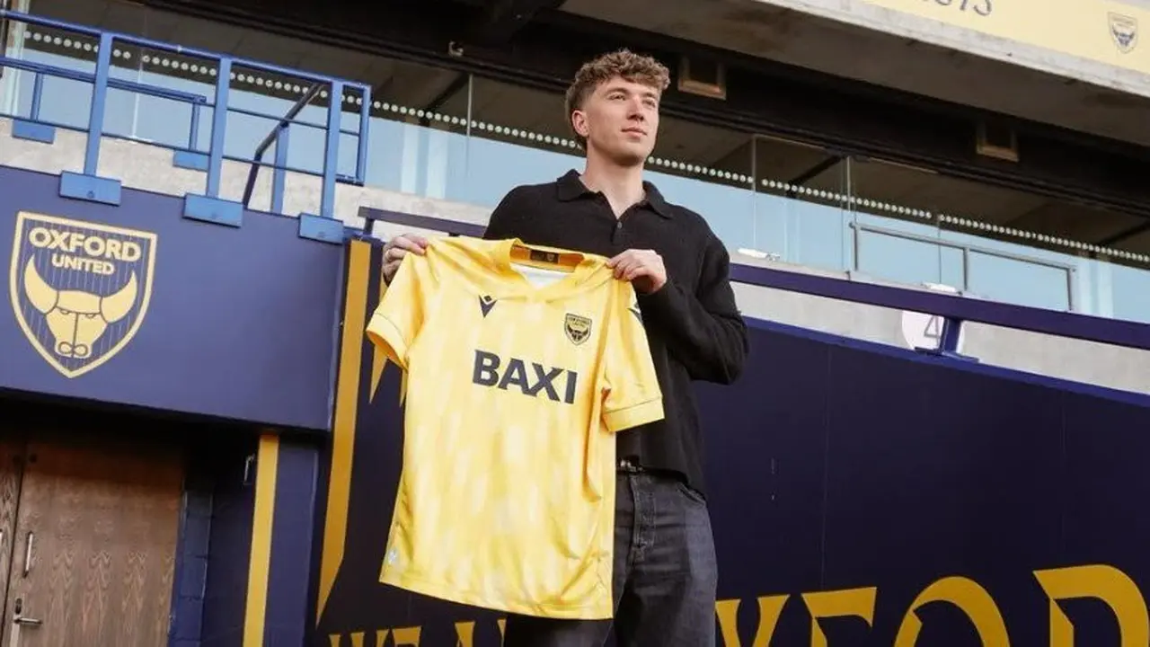 Ole Romeny resmi bergabung dengan Oxford United. (c) Instagram @oleromeny