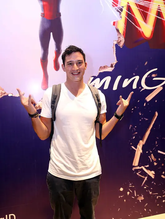 "Dia sangat baik, ramah, tapi agak aneh sedikit. Mike juga begitu, suka hibur orang banyak. Jadi agak mirip," ujar Mike Lewis. (Nurwahyunan/Bintang.com)