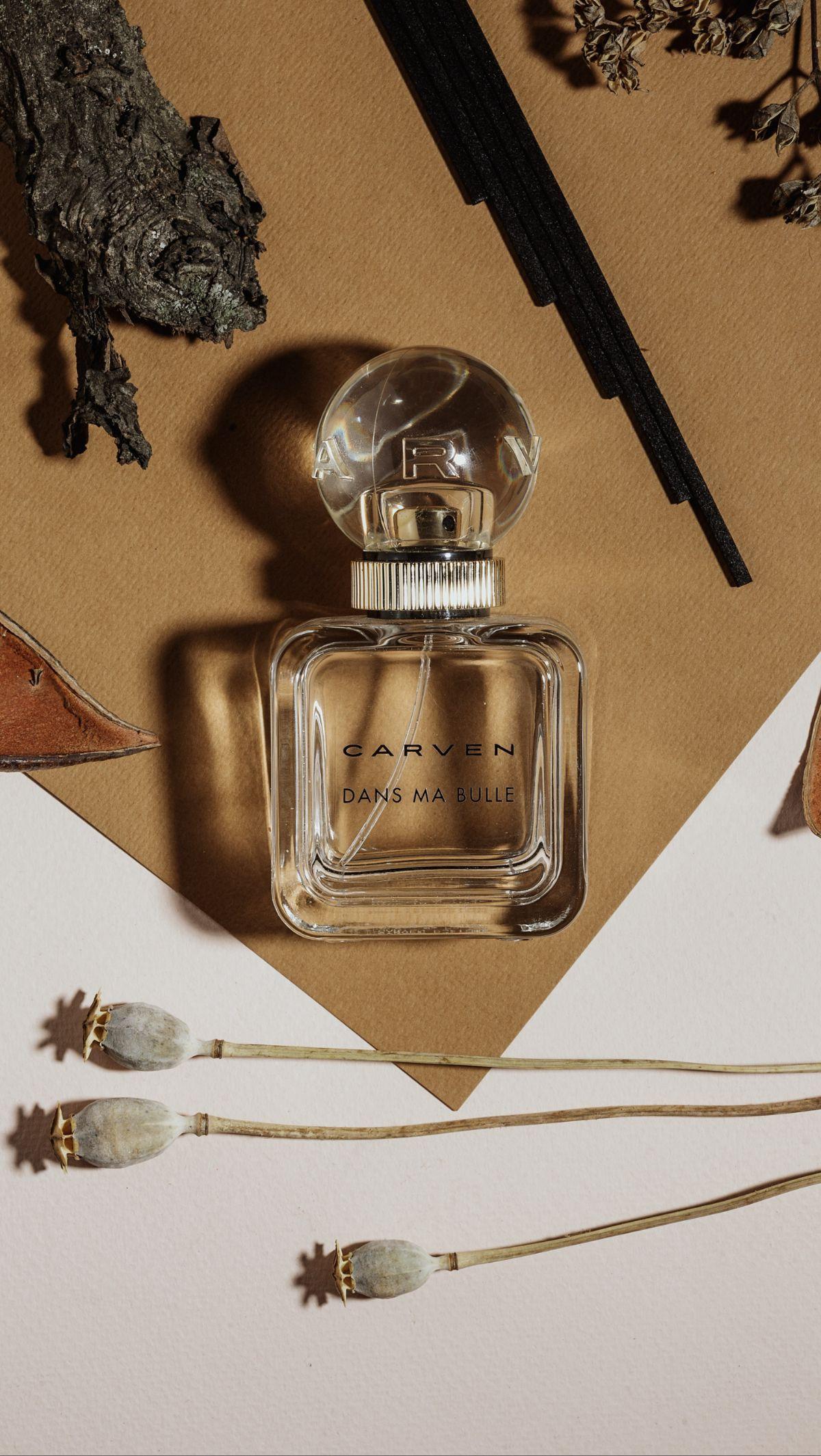 Parfum adalah seni yang mengundang indra penciuman untuk menjelajahi dunia beragam aroma. Jenis aroma parfum mencerminkan karakteristik yang unik, menciptakan pengalaman sensoris yang tak terlupakan. Dari segar dan ringan hingga hangat dan mewah, aroma pa