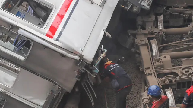 Tidak Ada Lagi Korban di Dalam Gerbong, KRL Commuter Line di Stasiun Bekasi Timur Dievakuasi
