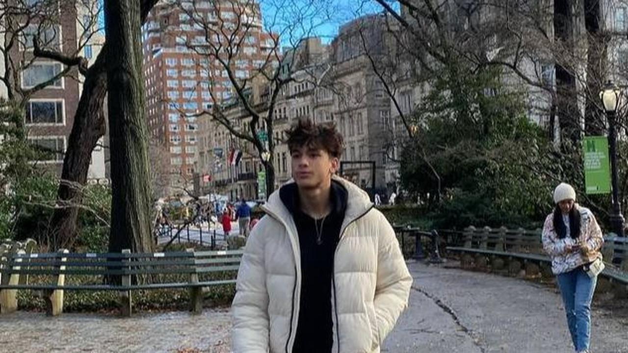 Bayangkan saja berada di samping Eddy, berjalan-jalan di kota New York yang terasa dingin, pasti pengalaman yang tak terlupakan, bukan?