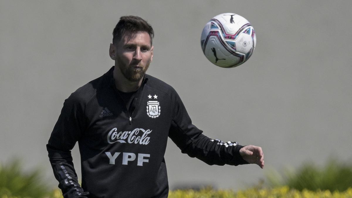 FOTO: Intip Messi Cs Latihan Jelang Hadapi Paraguay - Foto Liputan6.com