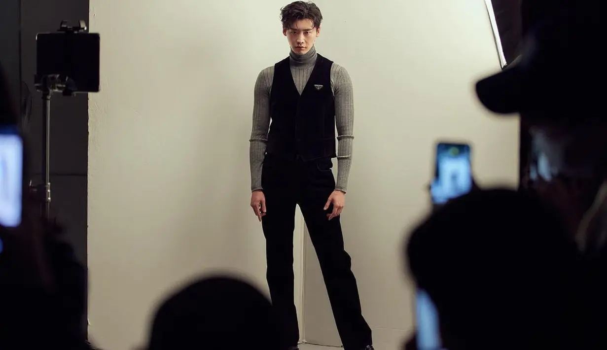 Tidak bisa dipungkiri jika Lee Jong Suk memang memiliki pesona tampan [instagram/jongsuk0206]