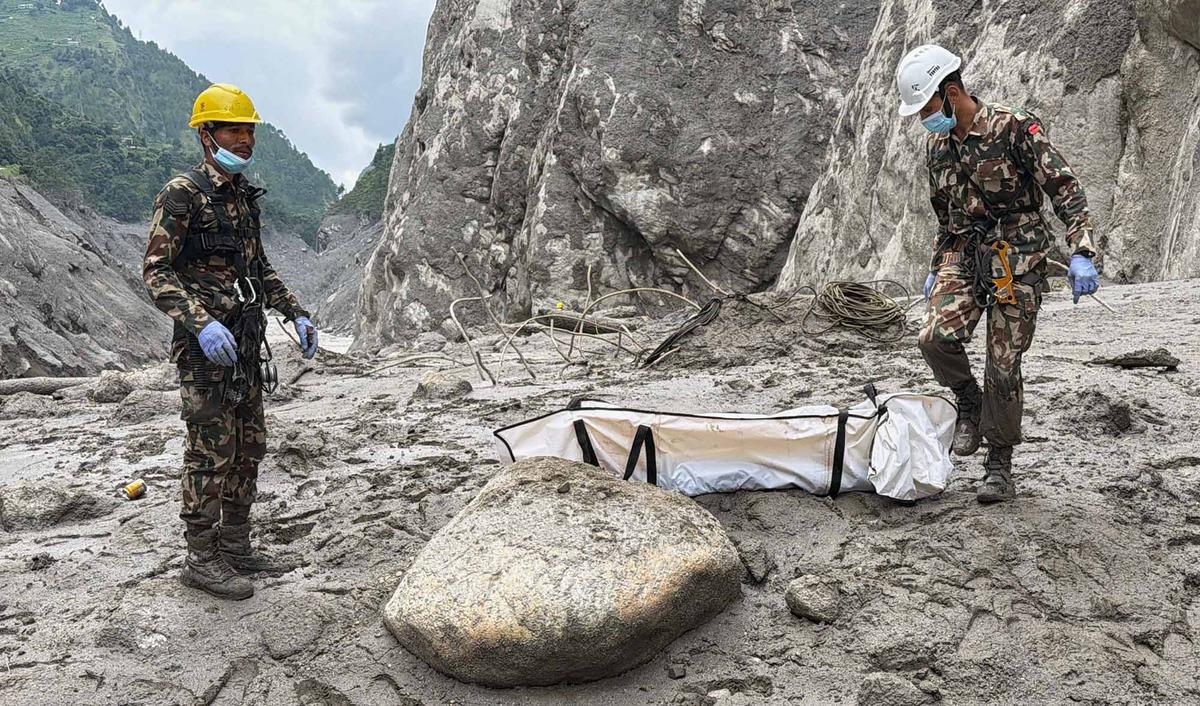 Pencarian Ribuan Warga Hilang Terus Dilakukan di Nepal