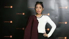 Single terbarunya yang bertajuk Negotiation sudah beredar di beberapa negara Eropa.