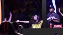 Anggota tim e-Sports, ONIC, merayakan kemenangan atas Louvre pada babak final Turnamen Mobile Legends: Bang Bang Profesional League (MPL) Indonesia Season 3 di Britama Arena, Jakarta, Jumat (3/5). ONIC menang 2-0 atas Louvre. (Bola.com/Yoppy Renato)