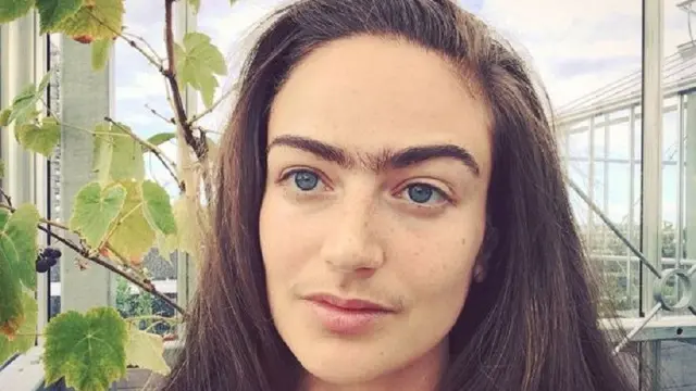 Wanita Menolak Mencukur Kumis dan Alis Lebatnya, Alasannya Bikin Takjub