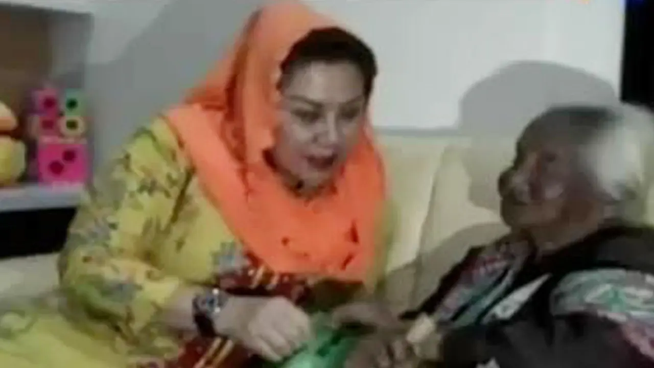 Nenek yang Dipaksa Ngemis Menangis Saat Ditemui Pejabat