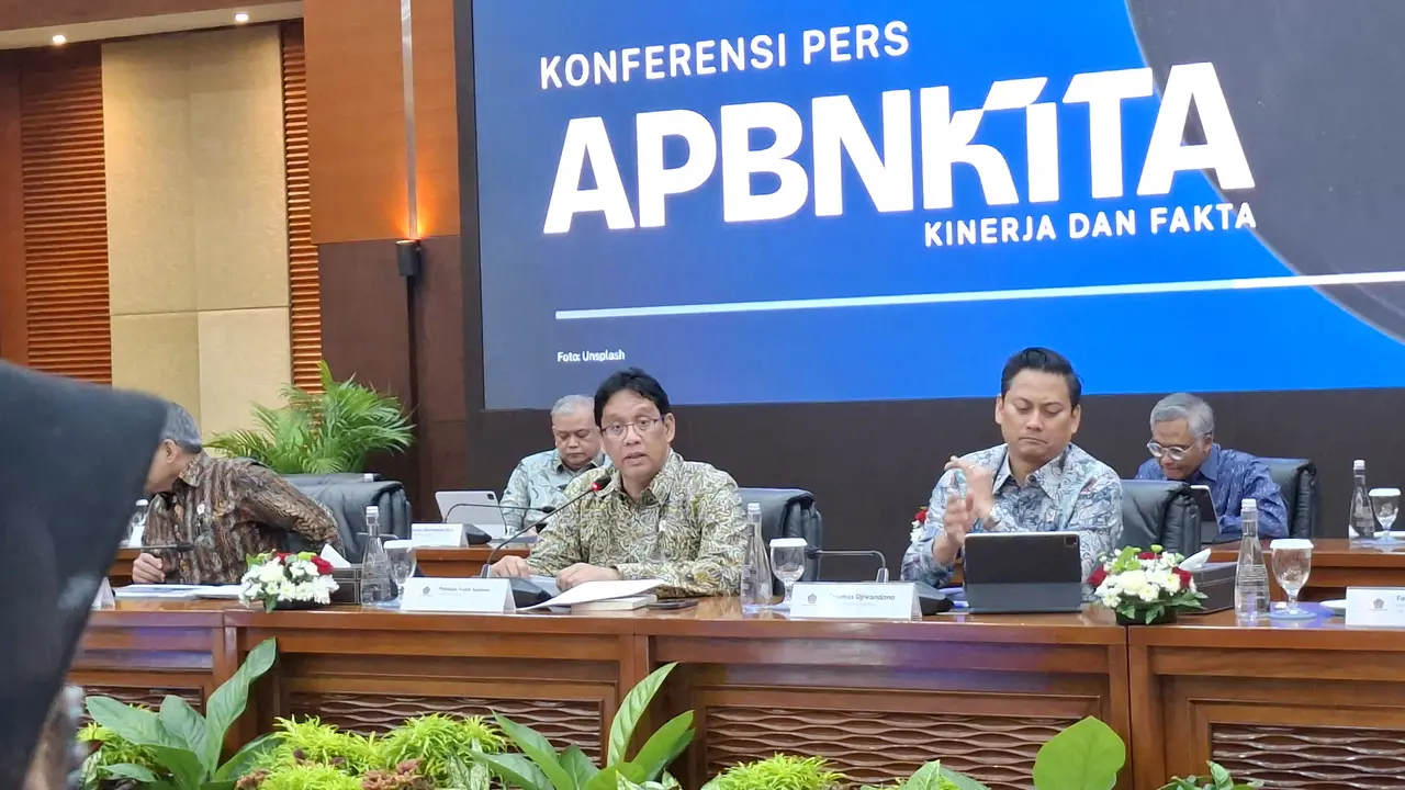Menteri Keuangan Purbaya Yudhi Sadewa dalam Konferensi Pers APBN Kita, di Kantor Kemenkeu, Jakarta, Kamis (8/1/2026). (Liputan6.com/Arief)