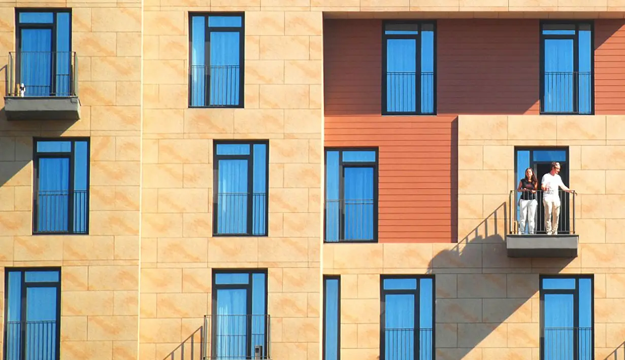 Yener Torun saat mengabadikan sebuah bangunan yang unik di Instabul, Turki. Perpaduan teknik Fotografi digabung dengan ilmu arsitektur maka hasilnya adalah gambar - gambar yang indah seperti ini.  (Dailymail.co.uk)