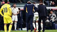 David Alaba mengalami cedera saat pertandingan La Liga antara Real Madrid melawan Villarreal pada Senin, 18 Desember 2023.