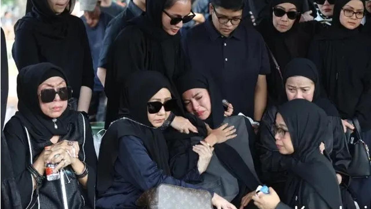 Olla Ramlan Baru Tiba dari Luar Kota, Tak di Sisi Ibunda Saat Meninggal