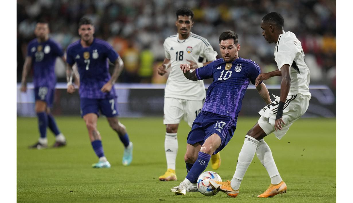 Di usia yang ke-35, pemain PSG tersebut masih menunjukkan kelincahannya sebagai bintang lapangan. (AP Photo/Kamran Jebreili)