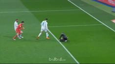 Berita video Cristiano Ronaldo menorehkan 3 gol saat Real Madrid vs Real Sociedad dengan skor 5-2. This video presented by BallBall.