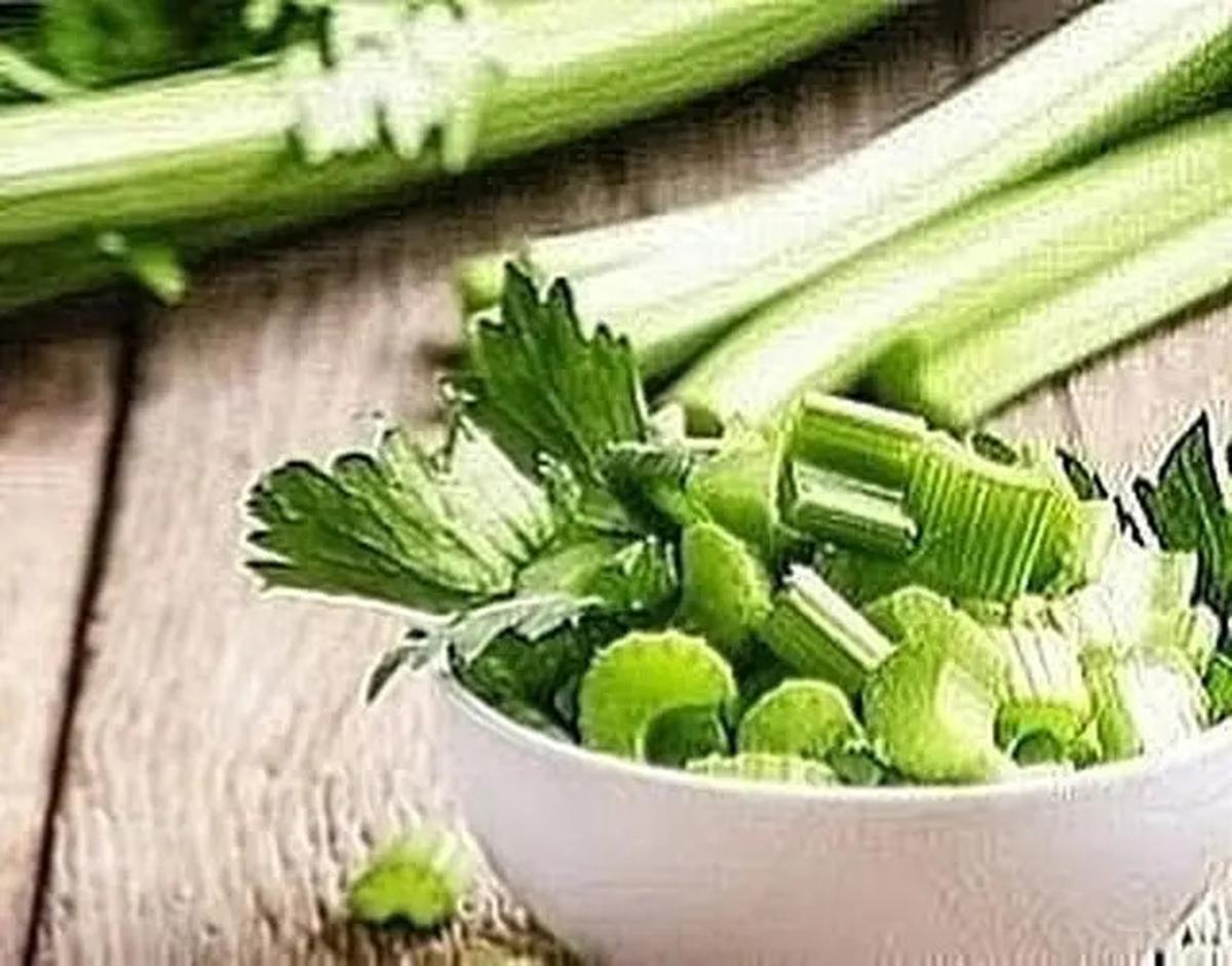 Rahasia Daun Bawang dan Seledri Tetap Segar Hingga 2 Minggu di Kulkas