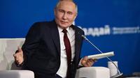 Presiden Rusia Vladimir Putin menjawab pertanyaan selama pertemuan Klub Diskusi Valdai di Sochi pada 7 November 2024. (KRISTINA KORMILITSYNA / AFP)