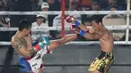 Rudy Golden Boy melepaskan tendangan ke wajah Paris Pernandes dalam ajang HSS Series 7: The Redemption di W Super Club Gatsu, Jakarta, pada Sabtu (7/2/2026). Duel panas tersebut dimenangkan Rudy sekaligus mempertegas rekor 2-0 atas Paris Pernandes. (Bola.com/M Iqbal Ichsan)