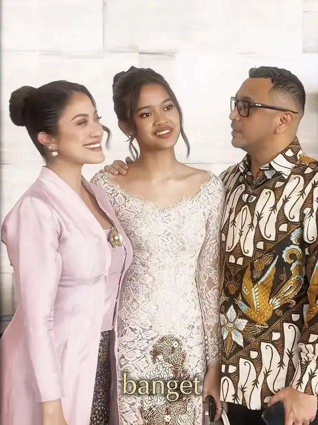 Aisha Amira Ganesha Putri Giring Ganesha dan Cynthia Riza  di Momen Kelulusan. [@giring]