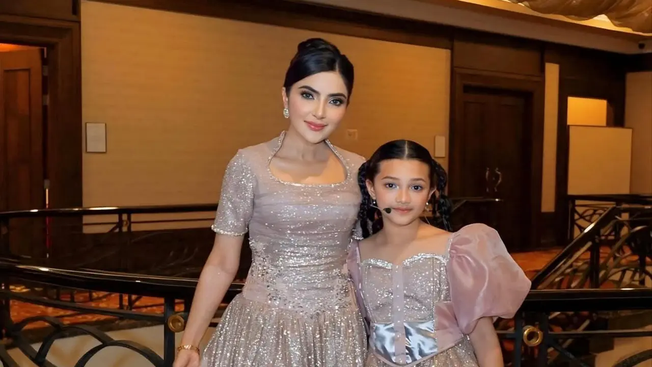 Gaya Ashanty & Arsy Tampil Glamor dengan Gaun Kembar, Duet Ibu-Anak yang Penuh Pesona