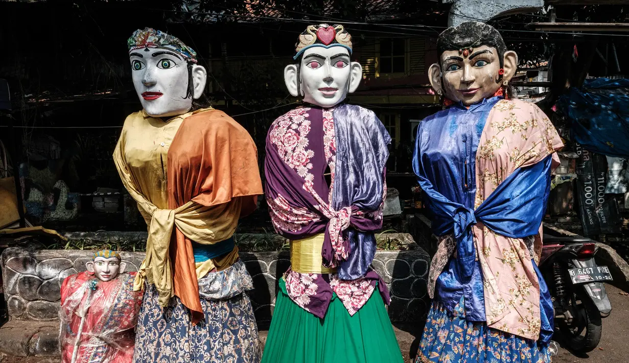 Ondel-ondel merupakan salah satu ikon yang ditetapkan berdasar Peraturan Gubernur DKI Jakarta Nomor 11 Tahun 2017 tentang Pelestarian Budaya Betawi. (Yasuyoshi CHIBA/AFP)