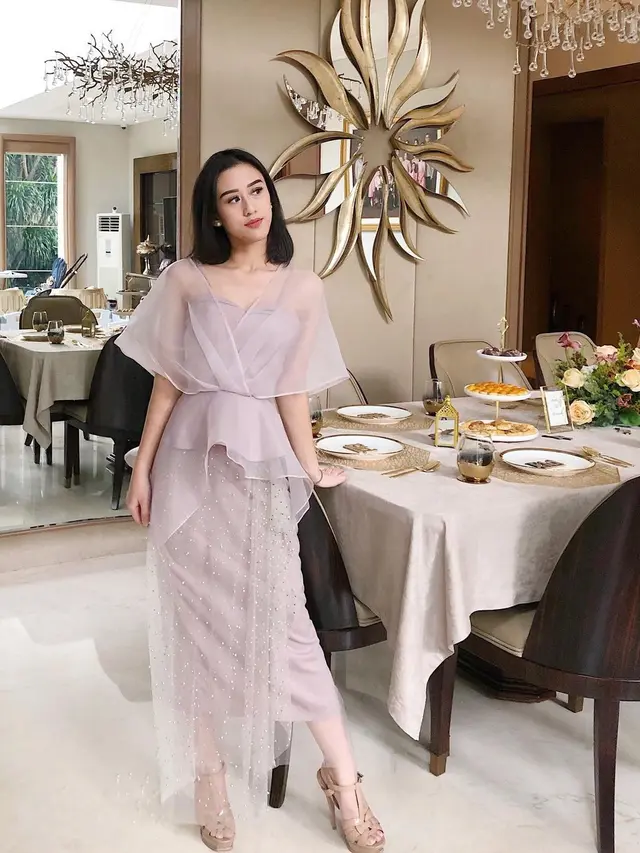 6 Inspirasi Outfit Kondangan Selain Kebaya dari Cucu Mooryati Soedibyo Kusuma Puteri yang Tampilkan Aura Paripurna