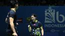 Ekspresi Chau Hoi Wa (kanan) saat mencetak poin melawan pasangan Indonesia, Praveen/Oktavianti pada babak pertama Indonesia Open 2018 di Istora Senayan, Jakarta, (3/6/2018). Praveen/Oktavianti kalah 17-21, 21-14, 21-17. (Bola.com/Nick Hanoatubun)