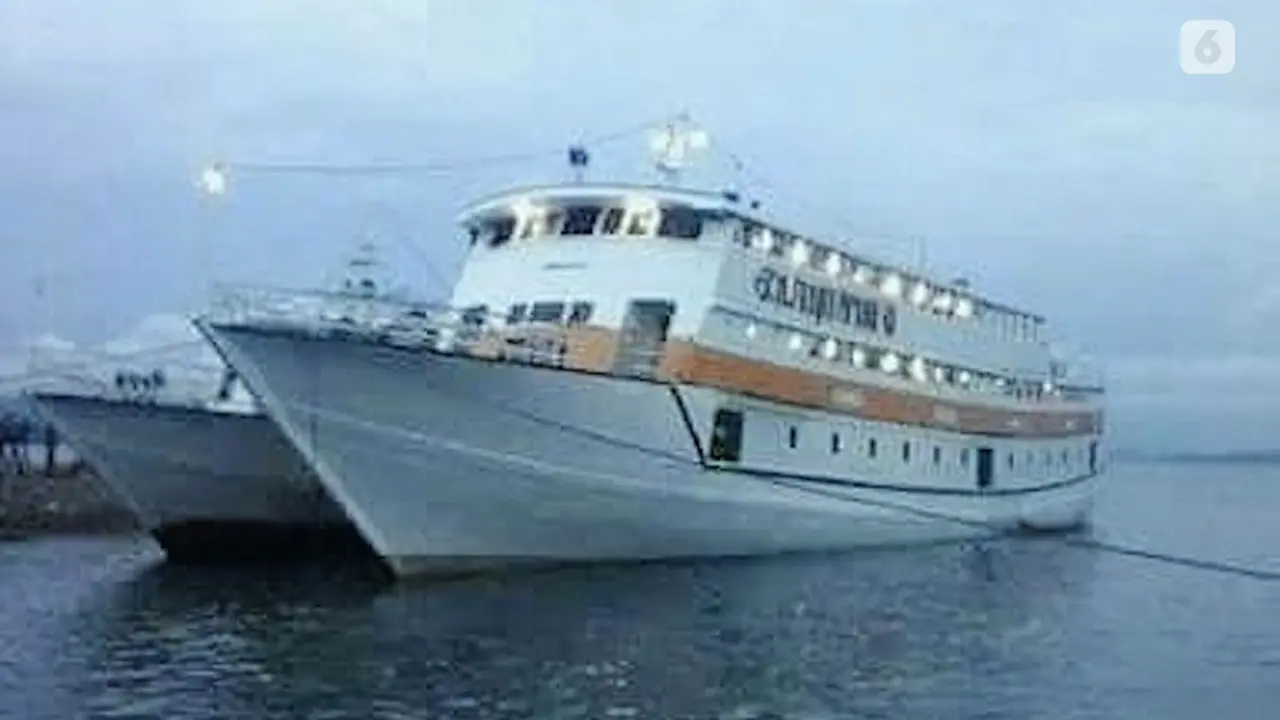 kapal terbakar kendari