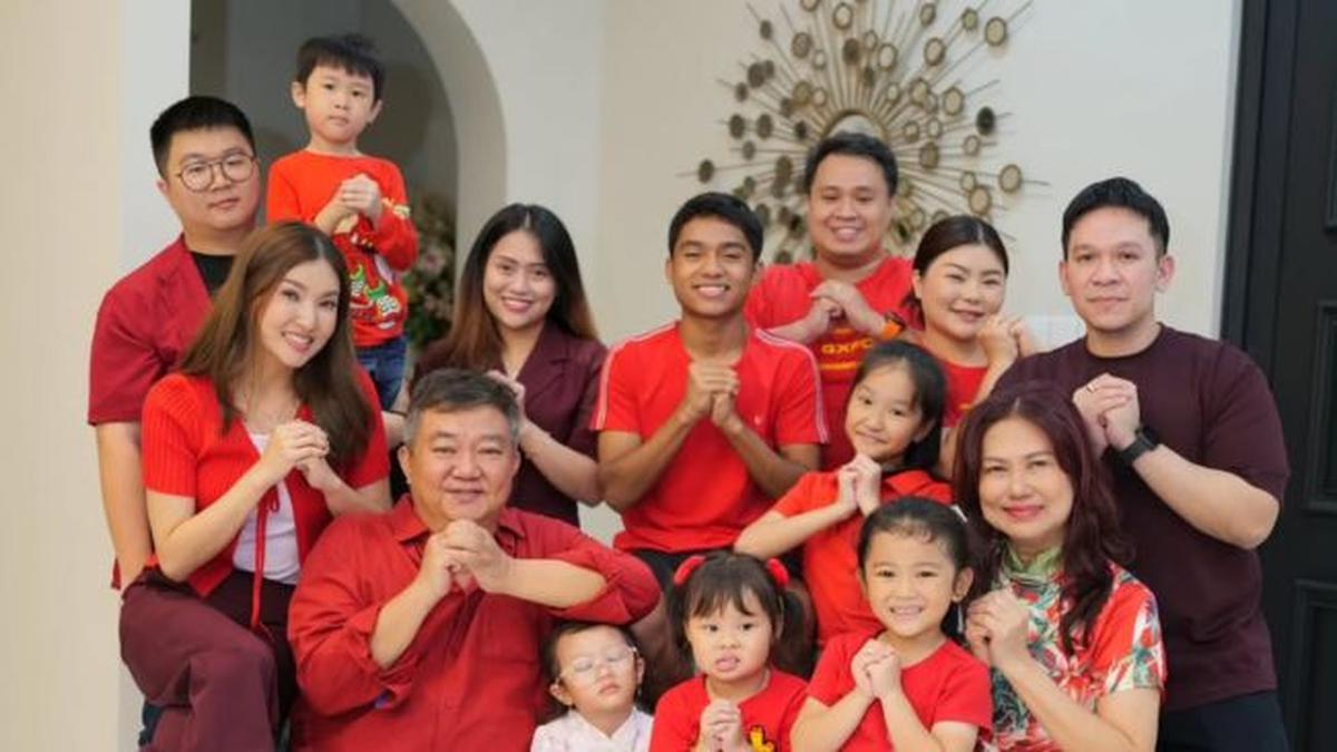 3 Potret Jordi Onsu Rayakan Imlek Bareng Keluarga Sarwendah, Warganet Pertanyakan Absennya Ruben Onsu