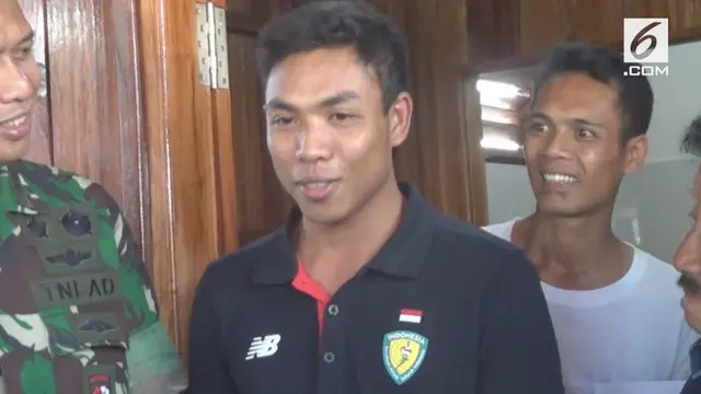 Lalu Muhammad Zohri pulang kampung setelah selesai membela timnas Indonesia pada Asian Games 2018. Zohri sedih karena kondisi kampungnya yang hancur akibat gempa Lombok.