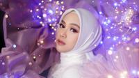 Ria Ricis mengumumkan menjual rumah indekos dua lantai berisi 8 kamar miliknya yang berada di Lenteng Agung, Jakarta. Rupanya ia mau beli rumah baru. (Foto: Fandy Susanto dari Instagram @riaricis1795)