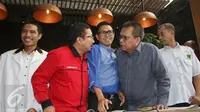 Plh Ketua DPD PDIP DKI Bambang DH, Ketua DPW PAN DKI Eko Patrio dan Ketua DPD Gerindra DKI M Taufik usai menggelar pertemuan terkait pembentukan Koalisi Kekeluargaan untuk menghadapi Pilgub DKI 2017, Jakarta, Senin (8/8). (Liputan6.com/Immanuel Antonius)